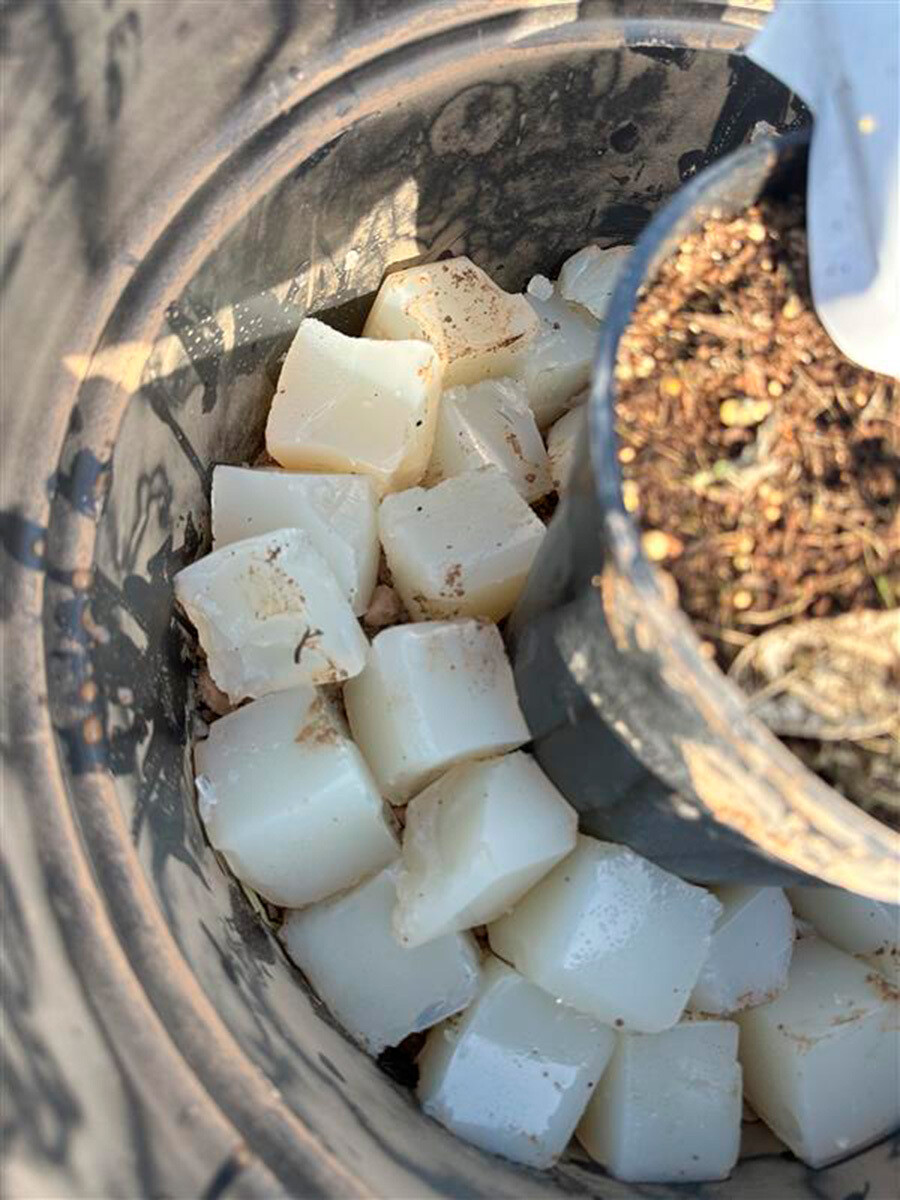 Foto agua sólida en una maceta